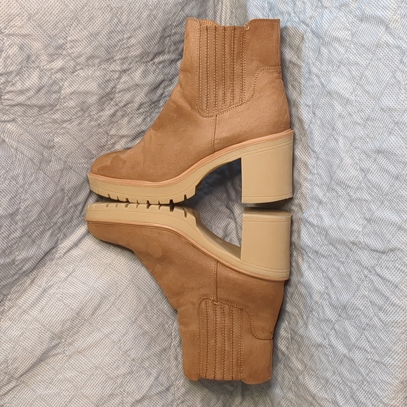 Universal Thread Katrina Platform Boots in tan.  - Picture 10 of 16